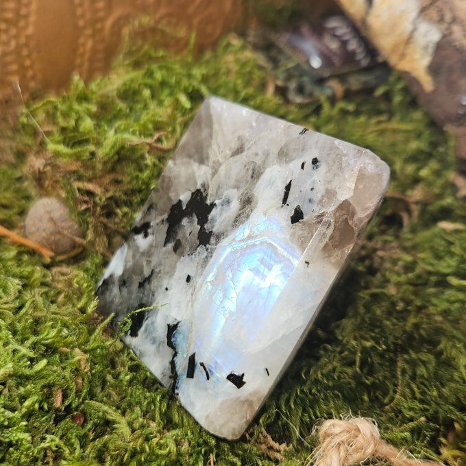 Pyramide péristerite tourmaliné 4,5*4,5/pierre de lune bleu