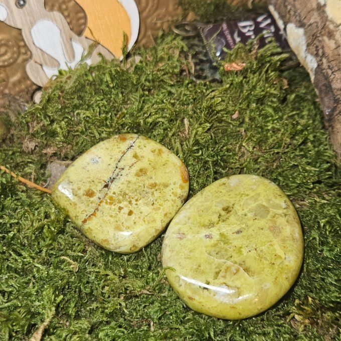 Galet Opale verte 5*3