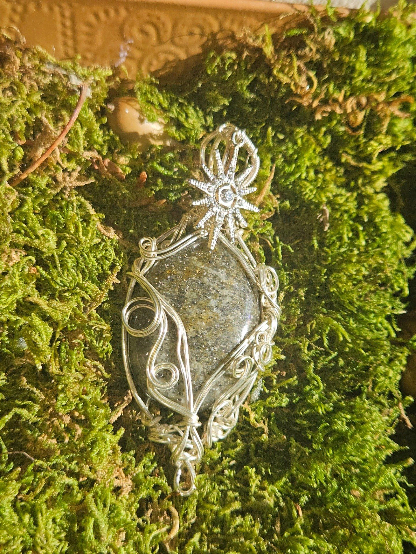 Pierre de Soleil Noire mica et hématite ✨