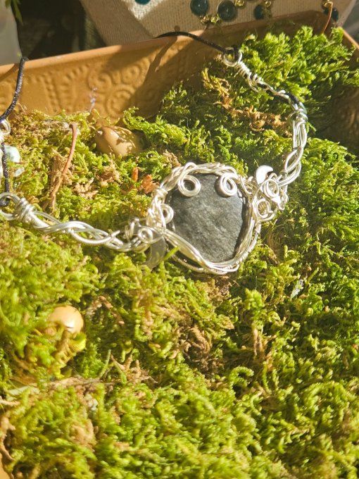  Collier Charms Obsidienne Argentée – Libération et Équilibre