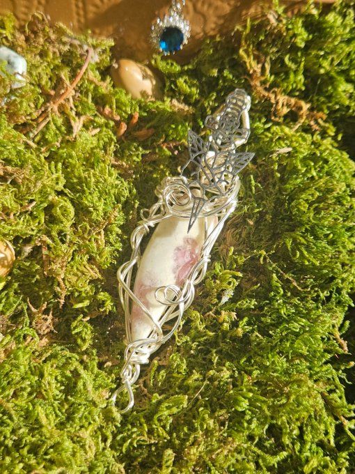 Tourmaline rose sur matrice (Rubellite )