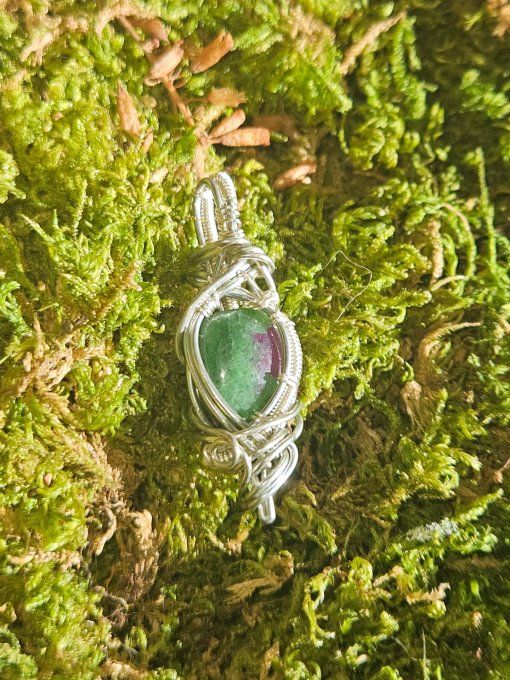 Zoisite Sur rubis ✨❤️ petite