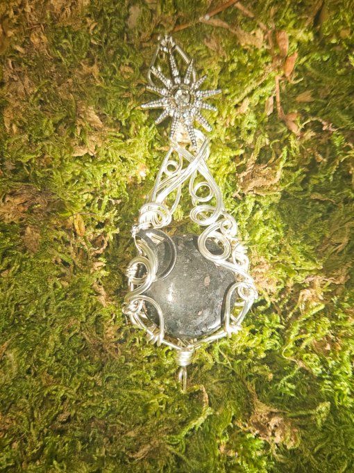Nuummite , triple Lune 