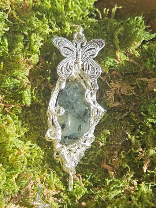 Pendentif Préhnite – Apaisement, Protection & Sérénité