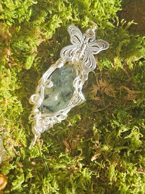 Pendentif Préhnite – Apaisement, Protection & Sérénité