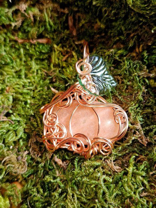 Citrouille - pendentif Pierre de lune pêche . 