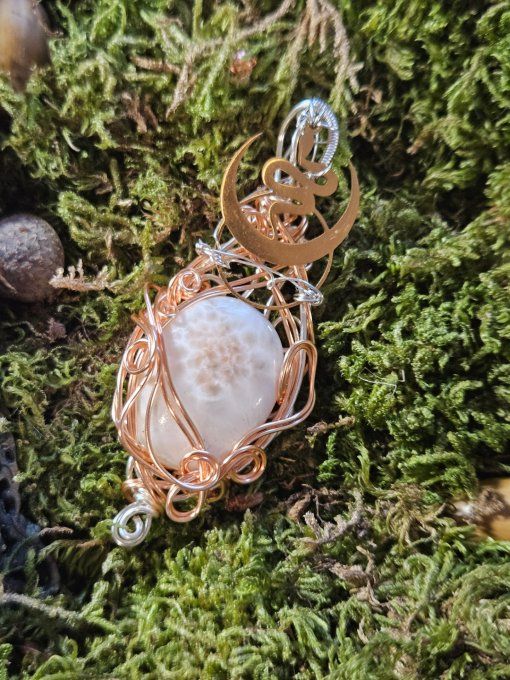 Natrolite  -Amulette cuivre et serpent lunaire