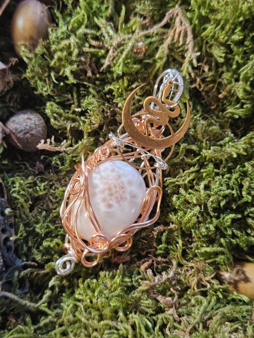 Natrolite  -Amulette cuivre et serpent lunaire