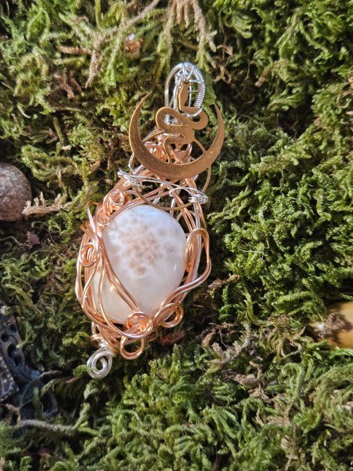 Natrolite  -Amulette cuivre et serpent lunaire