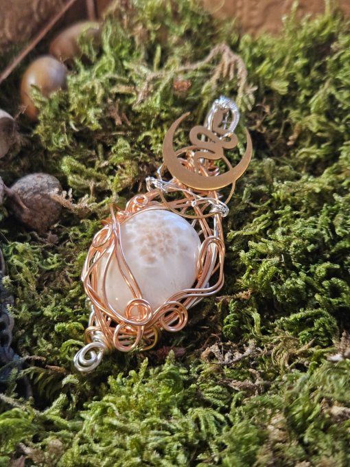 Natrolite  -Amulette cuivre et serpent lunaire