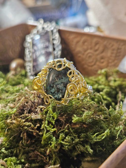 Amulette Turquoise / Jaspe Africaine – Bague courrone