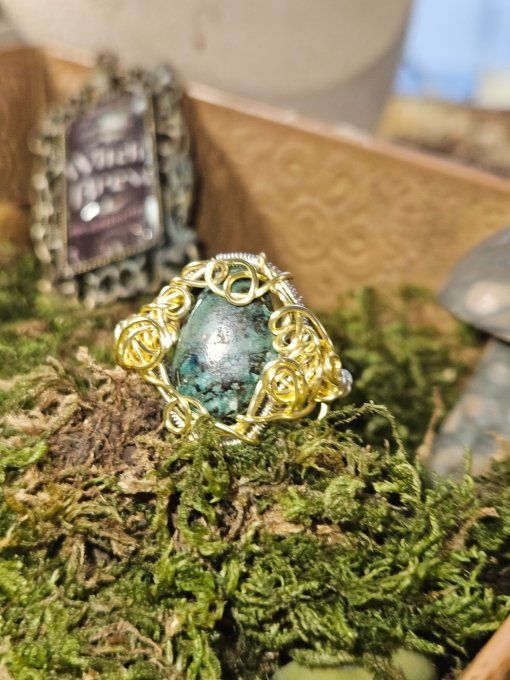 Amulette Turquoise / Jaspe Africaine – Bague courrone