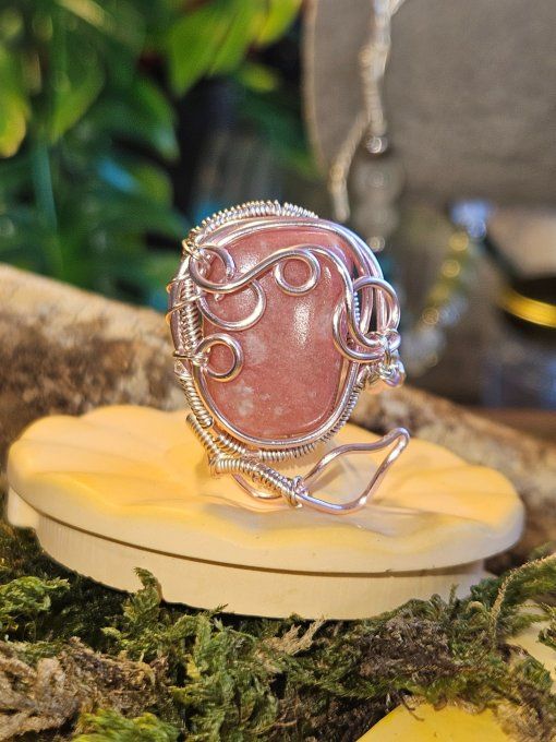 Bague Thulite -Zoisite rose Serpentine ,fil rose 