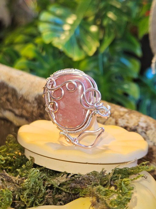 Bague Thulite -Zoisite rose Serpentine ,fil rose 