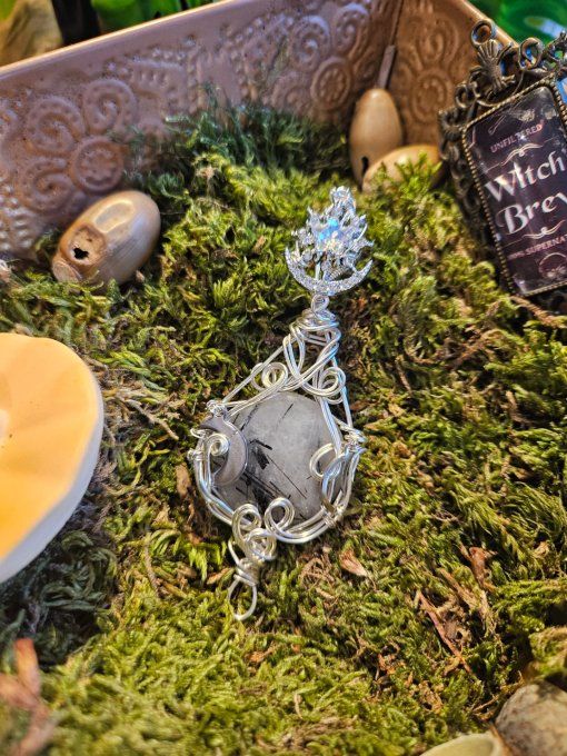 Pendentif Quartz tourmaline - amulette triple Lune 