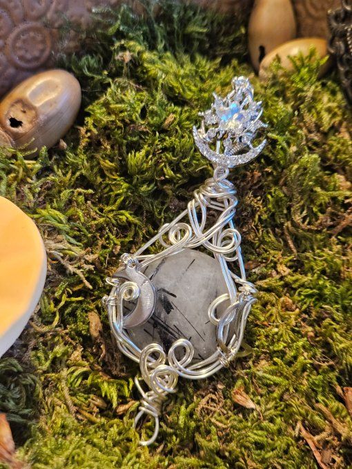 Pendentif Quartz tourmaline - amulette triple Lune 