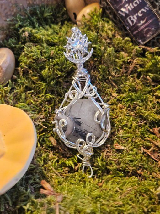 Pendentif Quartz tourmaline - amulette triple Lune 
