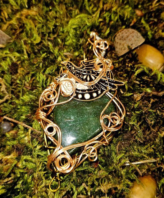 Amulette Apatite verte - vole du corbeau 
