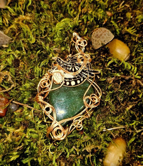 Amulette Apatite verte - vole du corbeau 