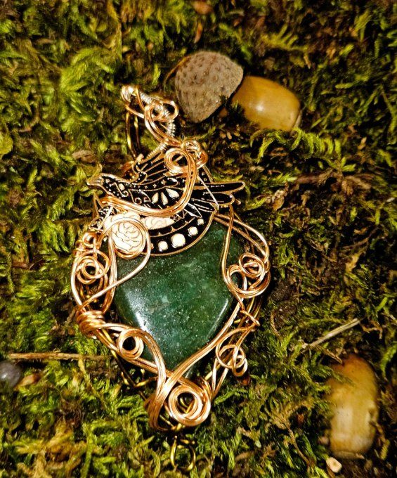 Amulette Apatite verte - vole du corbeau 