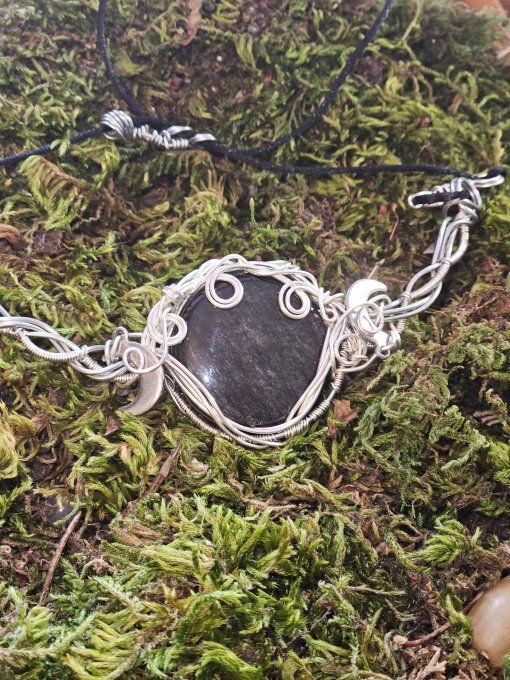  Collier Charms Obsidienne Argentée – Libération et Équilibre