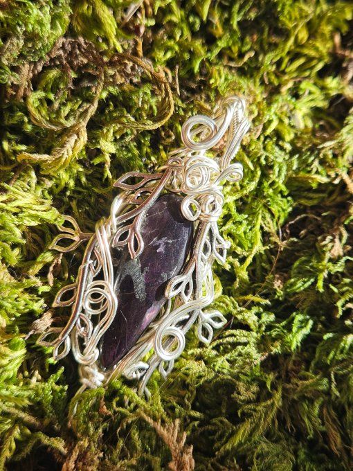 Pendentif Legende D'hiver Purpurite  – La Pierre De La Liberté Intérieure  