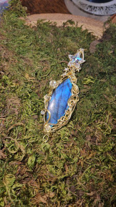 Légende d'hiver : labradorite Bleu , l'oeil de la reine 