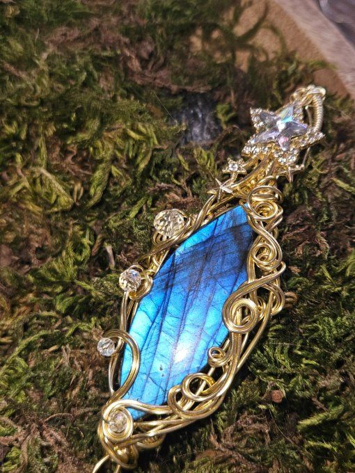 Légende d'hiver : labradorite Bleu , l'oeil de la reine 
