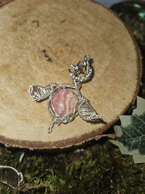 Amulette ailé rodochrosite. Pendentif