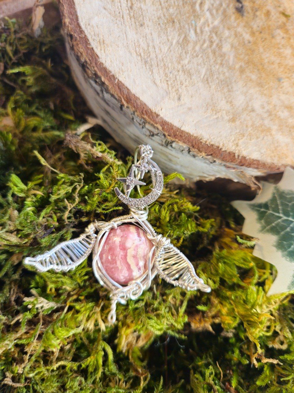 Amulette ailé rodochrosite. Pendentif