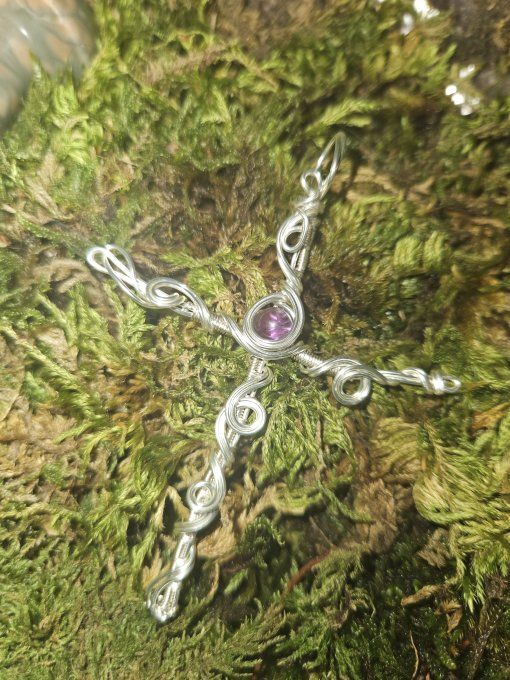 Croix Argent & Cabochon Améthyste – Sérénité & Sagesse Spirituelle