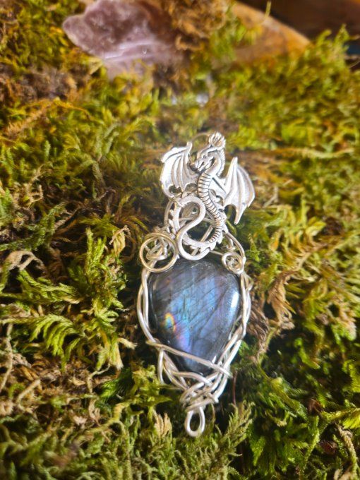 Amulette Labradorite spectrolite Dragon