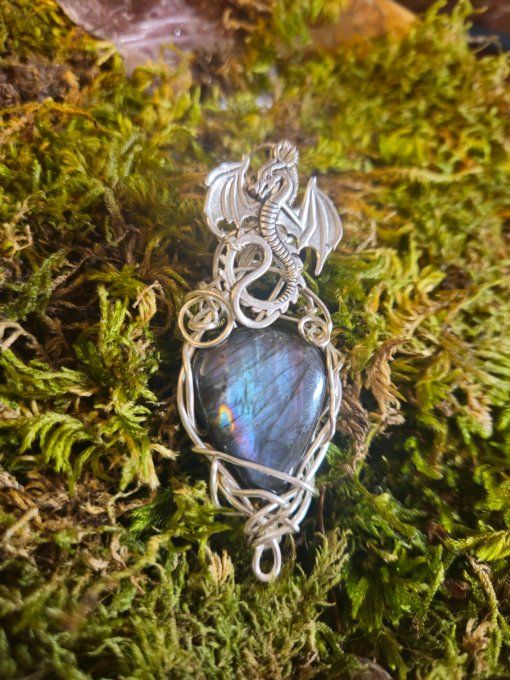 Amulette Labradorite spectrolite Dragon