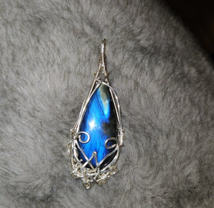 Pendentif La Larme D’Elune – Labradorite Bleue Et Verte | Protection & Apaisement   