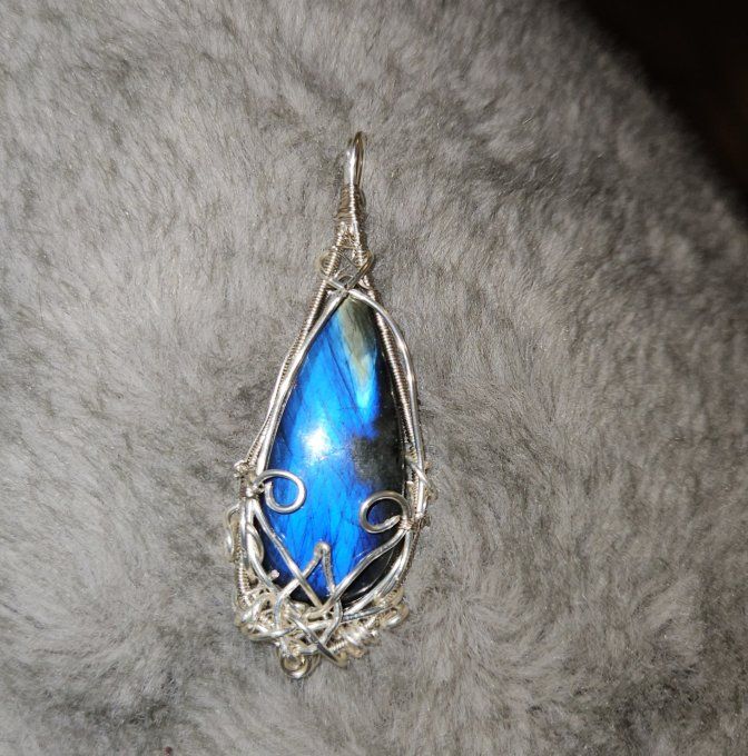 Pendentif La Larme D’Elune – Labradorite Bleue Et Verte | Protection & Apaisement   