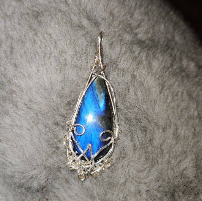 Pendentif La Larme D’Elune – Labradorite Bleue Et Verte | Protection & Apaisement   