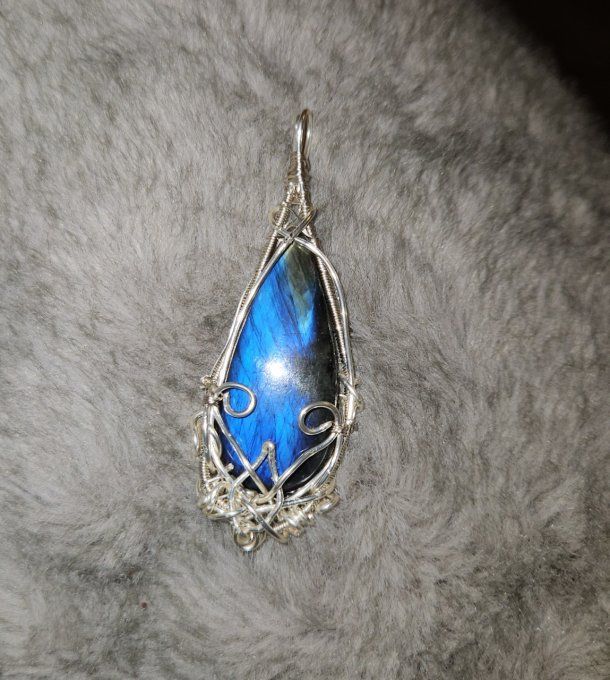 Pendentif La Larme D’Elune – Labradorite Bleue Et Verte | Protection & Apaisement   