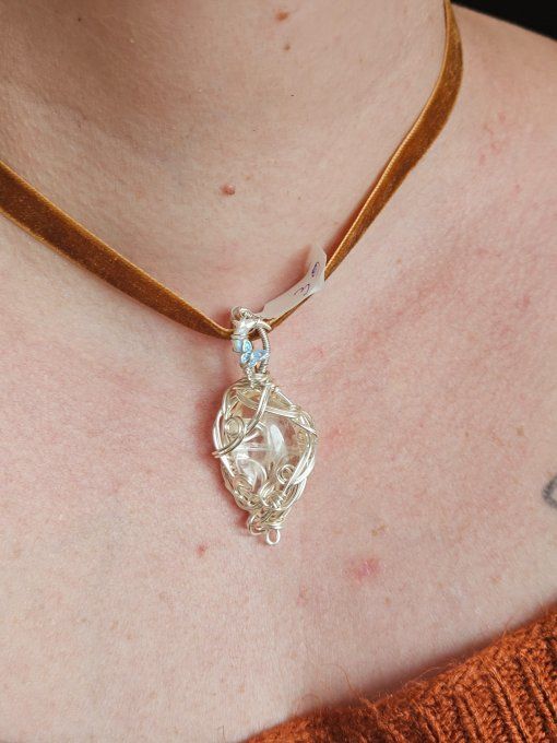 Amulette Cristal de roche -Énergie, Clarté et Harmonie  