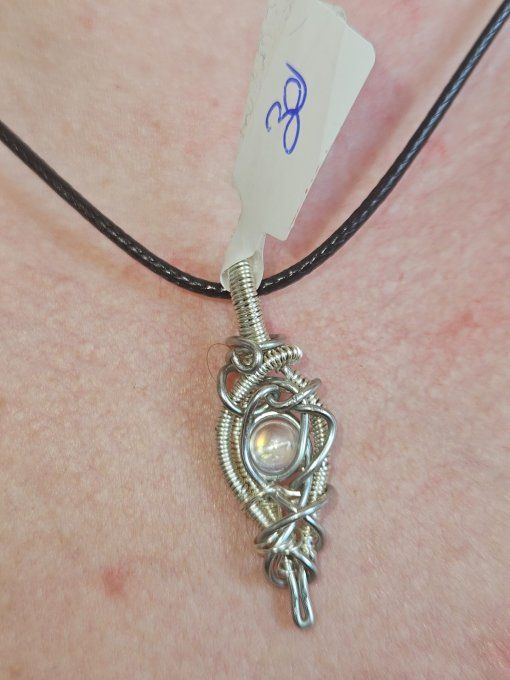 Mini amulette Péristérite  -pierre de lune : protection et concentration 