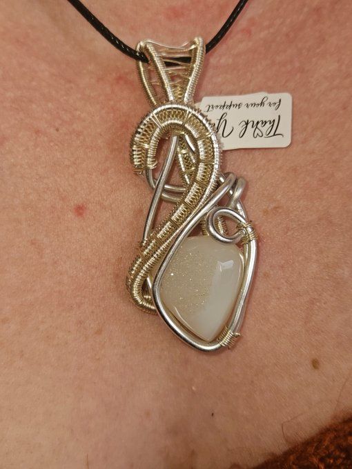  Amulette Agate Blanche – ✨Pierre de Douceur & d’Harmonie   ✨