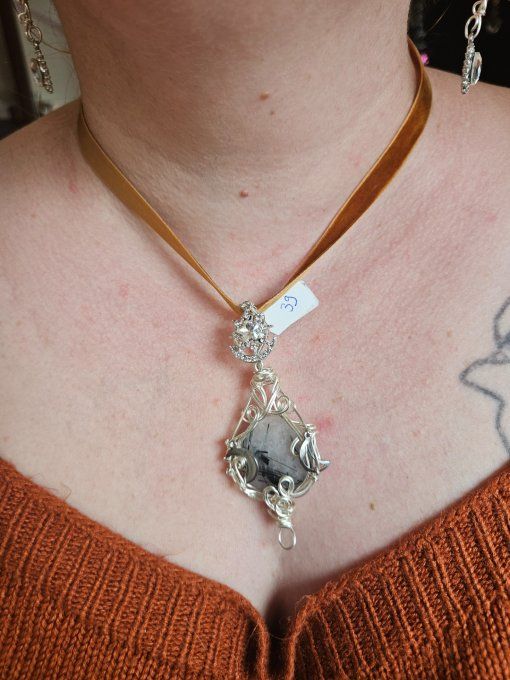 Pendentif Quartz tourmaline - amulette triple Lune 