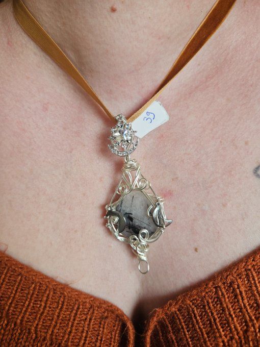 Pendentif Quartz tourmaline - amulette triple Lune 