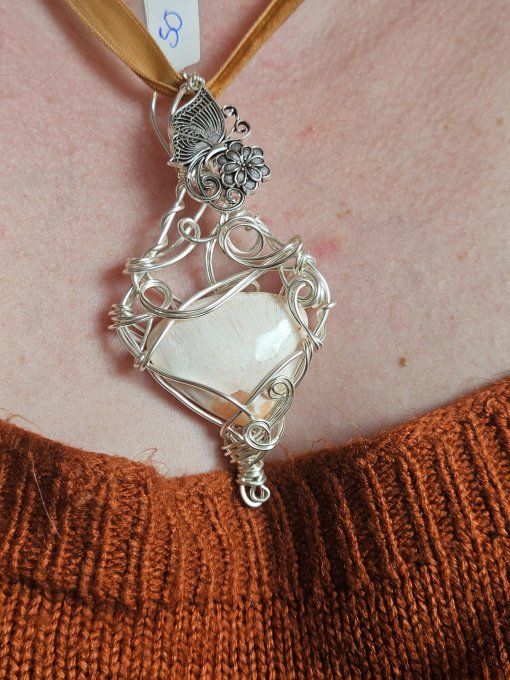 Amulette Scolecite rose ✨douceur d'un cocon 