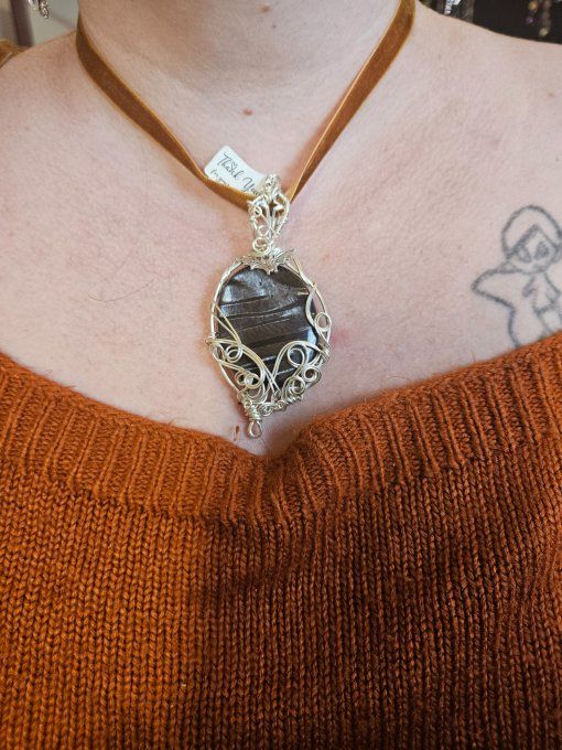 Pendentif Hypersthène -Amulette .7 cm , ancrage et protection 