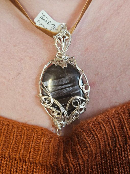 Pendentif Hypersthène -Amulette .7 cm , ancrage et protection 