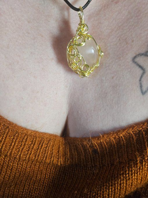 Amulette Quartz rose - pomme poison 