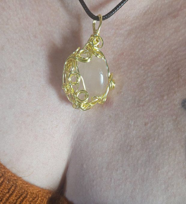 Amulette Quartz rose - pomme poison 