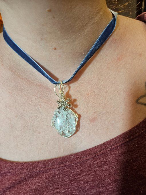 Amulette Quartz a hemimorphite 