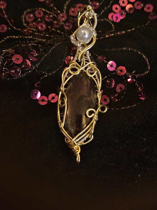 Amulette Sugilite ✨ — Pierre De Paix & Guérison  