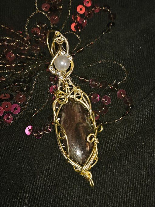 Amulette Sugilite ✨ — Pierre De Paix & Guérison  